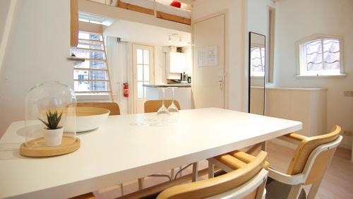 De Weteringschans Bed & Breakfast | Cozy Loft Leidsegracht - Highly Rated with Breakfast Included