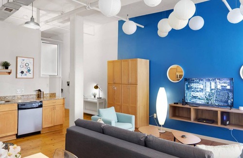 Downtown Apartment | Stylish Loft Retreat in the Vibrant Warehouse District