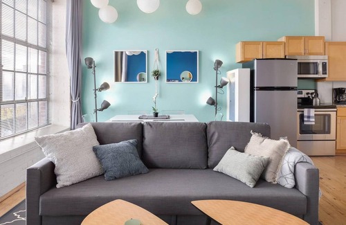Downtown Apartment | Stylish Loft Retreat in the Vibrant Warehouse District