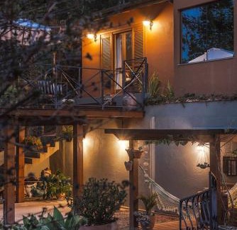 Santo Antonio do Pinhal Apartment | Discover LOFT LUZ: 4-Star Stay with Hot Tub & 9.9 Rating