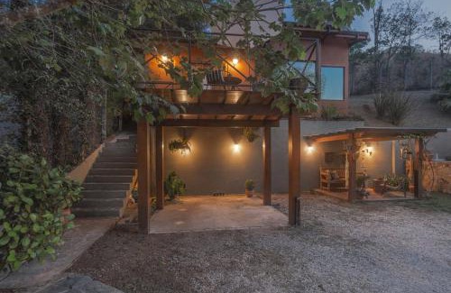 Santo Antonio do Pinhal Apartment | Discover LOFT LUZ: 4-Star Stay with Hot Tub & 9.9 Rating