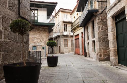 Ribadavia Apartment | Cozy Loft Medieval: Enjoy Pet-Friendly Comfort & Hot Tub