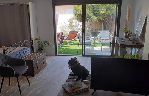 Sauvian House | Modern Loft with Garden & Free Parking Near the Beach