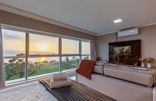 Cristal Apartment | Top-Rated Loft at Shopping Barra Sul with Accessibility Features