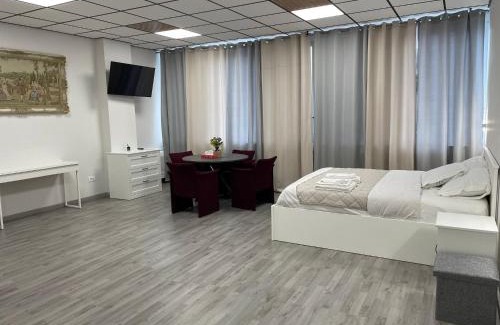 Centergross House | Pet-Friendly Loft Office 2 with Great Guest Ratings