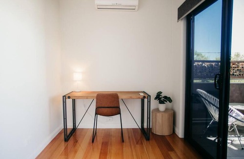 Benalla House | Ideal Stay at Loft On Bridge - Family-Friendly Retreat
