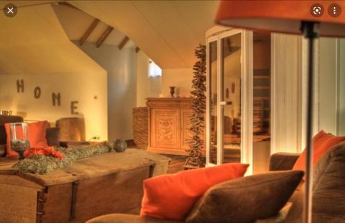 Theux House | Experience Loft Oppidum: Oceanfront Retreat with Spa & More