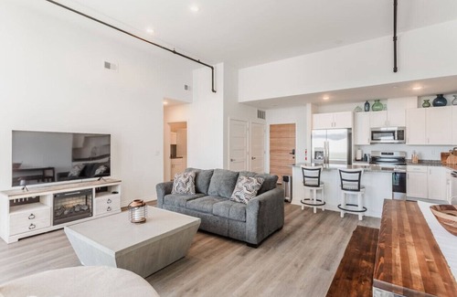 Wyandotte Apartment | Relaxing Penthouse with Balconies, Pool & Gym Access