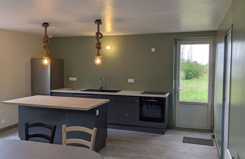 Locquirec House | Cozy Loft for Two, Just 800m from Pristine Beaches