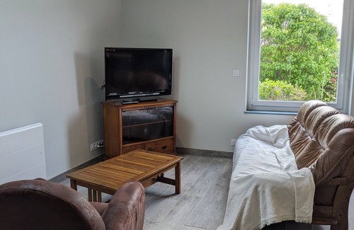 Locquirec House | Cozy Loft for Two, Just 800m from Pristine Beaches