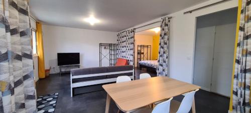 Montamise Apartment | Family-Friendly Loft Near Futuroscope with 9.9 Guest Rating