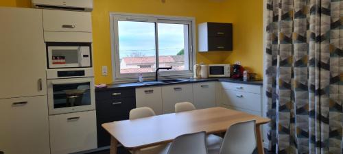 Montamise Apartment | Family-Friendly Loft Near Futuroscope with 9.9 Guest Rating