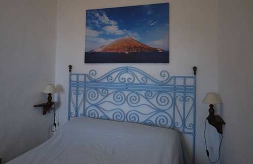 Canneto Apartment | Loft reeds lipari at sea