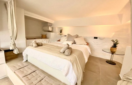 Vallpineda Apartment | Tranquil Loft for Family Getaways and Relaxation
