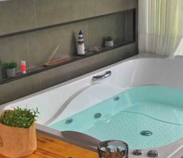 Ponta do Papagaio Apartment | Dreamy Loft 01 - Guest Rated 10/10 with Hot Tub Delight