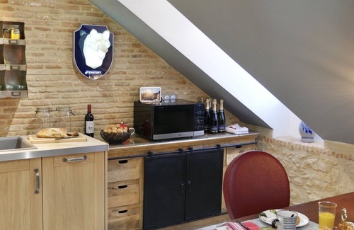 Sarlat-la-Caneda Apartment | Loft Stella Matutina: Guest Rated 10/10 with Great Amenities