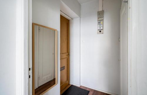 Alppiharju Apartment | Trendy Loft Studio in Kallio, Steps from Metro Access
