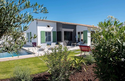 Le Bois-Plage-en-Re Villa | Modern Villa with Heated Pool and Ocean Views, Rated 9.6