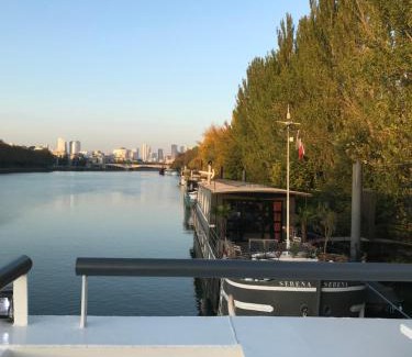 Auteuil Apartment | Waterfront Loft with Parking & Family-Friendly Amenities