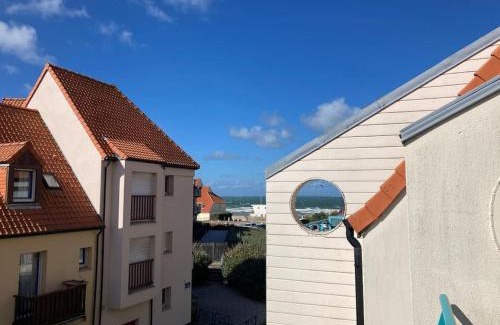 Wissant Apartment | Seaside Loft with Terrace – Family & Pet Friendly Stay