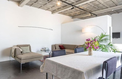 Hoboken Apartment | Spacious 90m² Loft with Beautiful Indoor Garden