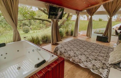 Mairinque Cabin | Relaxing Loft Vidro Garden with Pool and Hot Tub Amenities