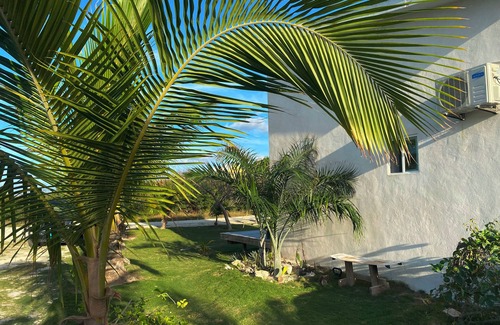 Farmer's Hill House | Loft with ocean view and beach accessn