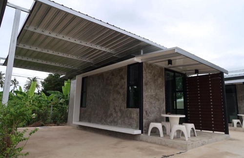 Phetchaburi Hotel | Family-Friendly LOFT Zone by โรงแรมพรรณ with Great Reviews