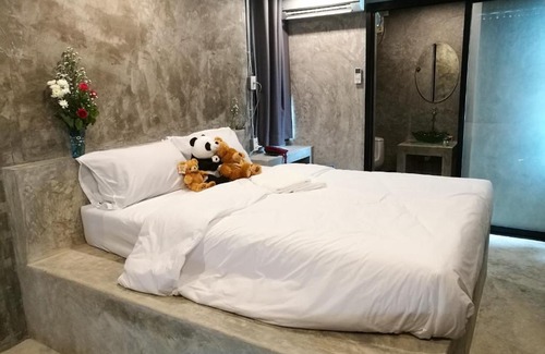 Phetchaburi Hotel | Family-Friendly LOFT Zone by โรงแรมพรรณ with Great Reviews