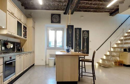 Monti Apartment | Elegant Loft133: Central Design Haven in Rome