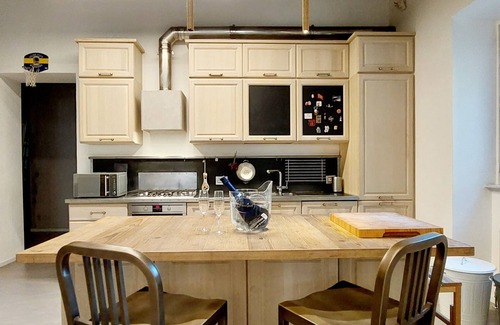 Monti Apartment | Elegant Loft133: Central Design Haven in Rome