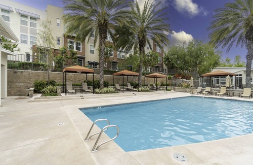 Aliso Viejo Apartment | LOFT21 - Premier Guest Accommodations with Pool & Breakfast