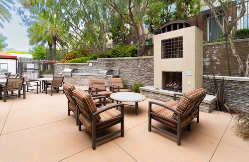 Aliso Viejo Apartment | LOFT21 - Premier Guest Accommodations with Pool & Breakfast