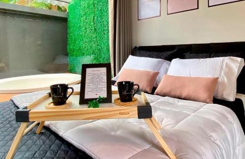 Mariscal Apartment | Cozy Loft3 with Hot Tub in Mariscal for Couples