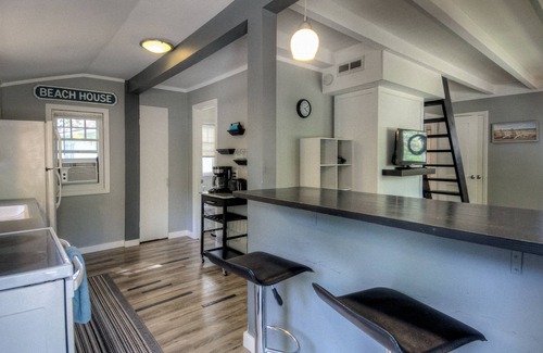 Macatawa Cottage | Pet-Friendly Lofted Cottage with Scenic Lake Views
