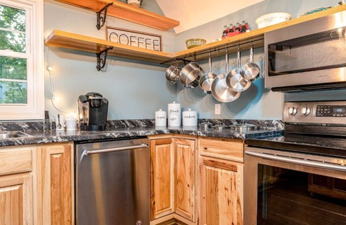 Mount Juliet Apartment | Lake View Apartment with Full Kitchen & King Bed