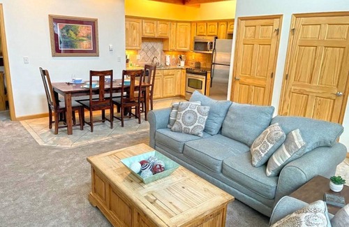Stanley Hills Condo | Inviting Two-Bedroom Condo with Hot Tub and Mountain Views