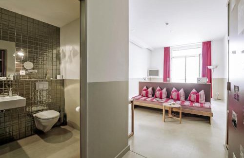 Murg Hotel | Discover Lofthotel Walensee: Pet-Friendly Retreat with Hot Tub