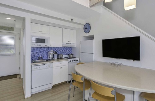 Napeague Apartment | Elegant Loftly Living: 1 BR with Oceanfront Views