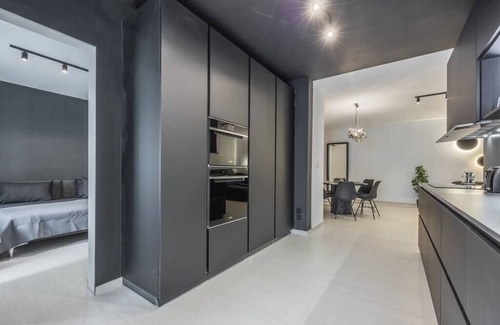 Madliena Apartment | LoftNoir Sliema: Spacious and very close to seafront