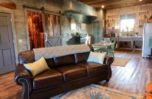 Walhalla Apartment | Experience the 1890s at Lofts Over Main - Guest Rated 10/10