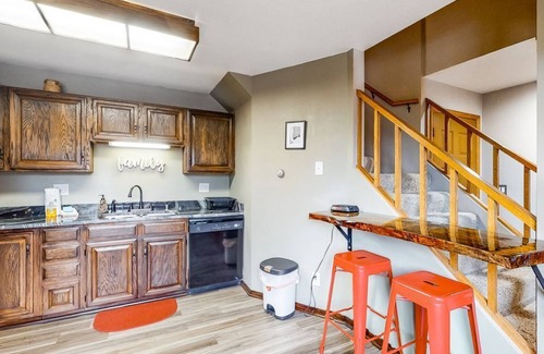Wildernest Condo | Charming Condo with Mountain & Lake Views, Pool Access