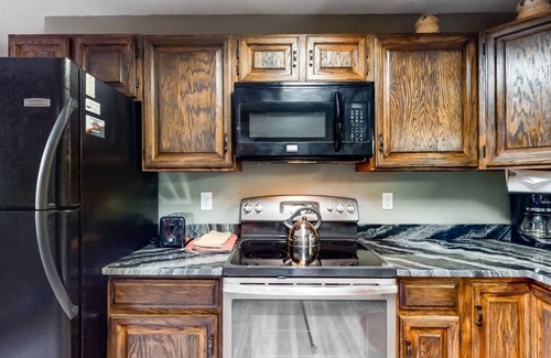 Wildernest Condo | Charming Condo with Mountain & Lake Views, Pool Access