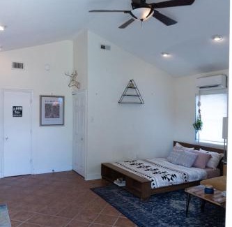Pine Castle House | Relaxing Lofty Dreams B&B near Disney & Universal