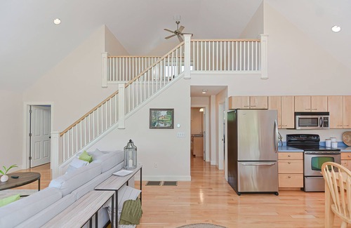Newbury House | Scenic Lofty Views on Plum Island with Oceanfront Access