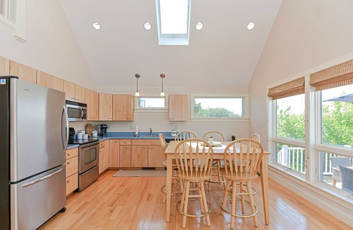 Newbury House | Scenic Lofty Views on Plum Island with Oceanfront Access