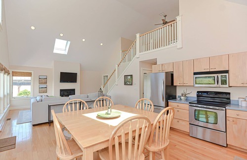 Newbury House | Scenic Lofty Views on Plum Island with Oceanfront Access