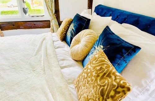 Whitbourne House | Cozy Crumpelbury Cottage with Hot Tub and Pet-Friendly Perks