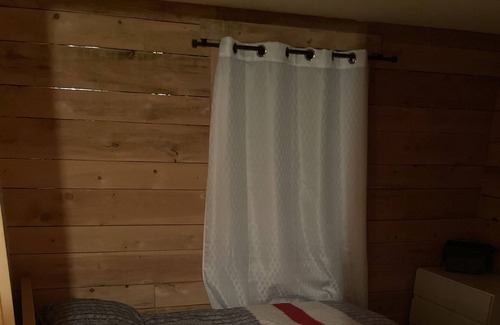 Saint-Michel-des-Saints Cabin | Cozy Log Cabin Retreat in Saint-Michel-des-Saints