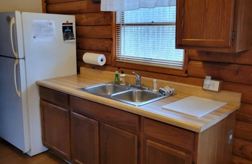 Schnellville House | Cozy Log Cabin 12 with Hot Tub at Patoka Lake - Rated 10/10